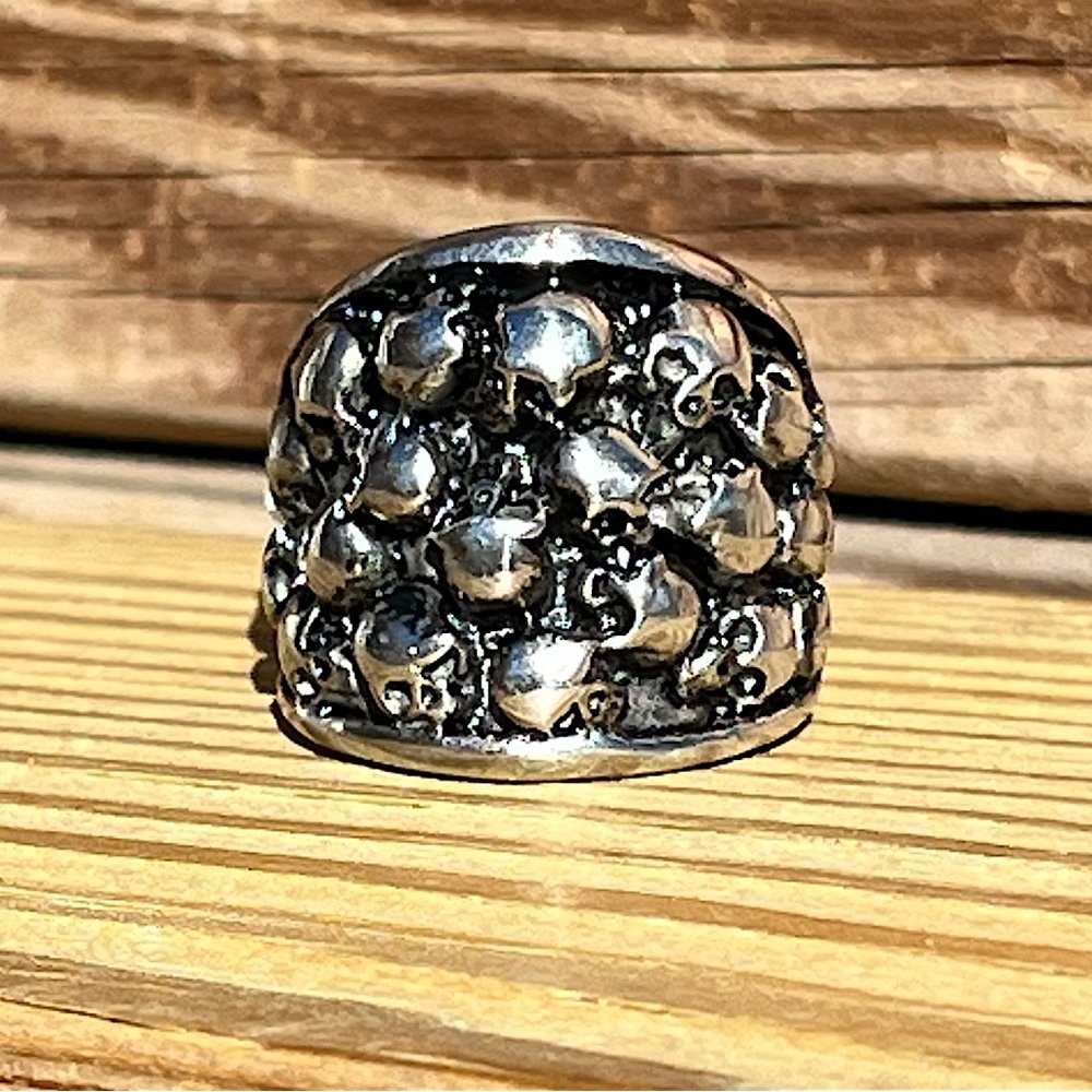 - Multi-skull Wide Ring! NEW! - Picture 4 of 10